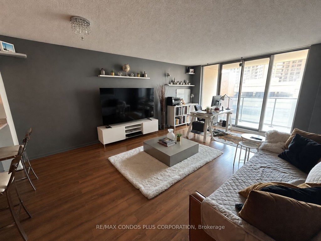 Photo of 750 Bay Street #808, Toronto, ON M5G 1N6 (MLS # C13727190)