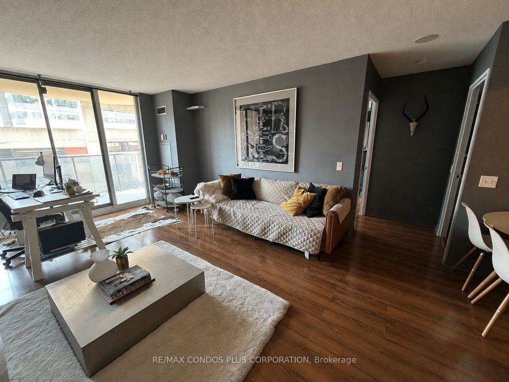 Photo of 750 Bay Street #808, Toronto, ON M5G 1N6 (MLS # C13727190)