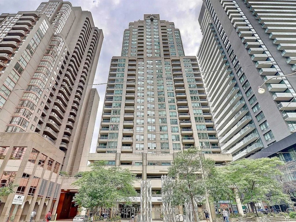 Photo of 750 Bay Street #808, Toronto, ON M5G 1N6 (MLS # C13727190)