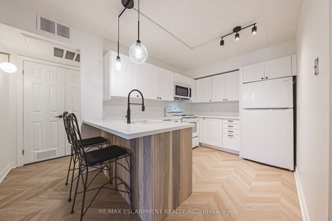 2030 Cleaver Avenue 206 Burlington ON L7M 4C3