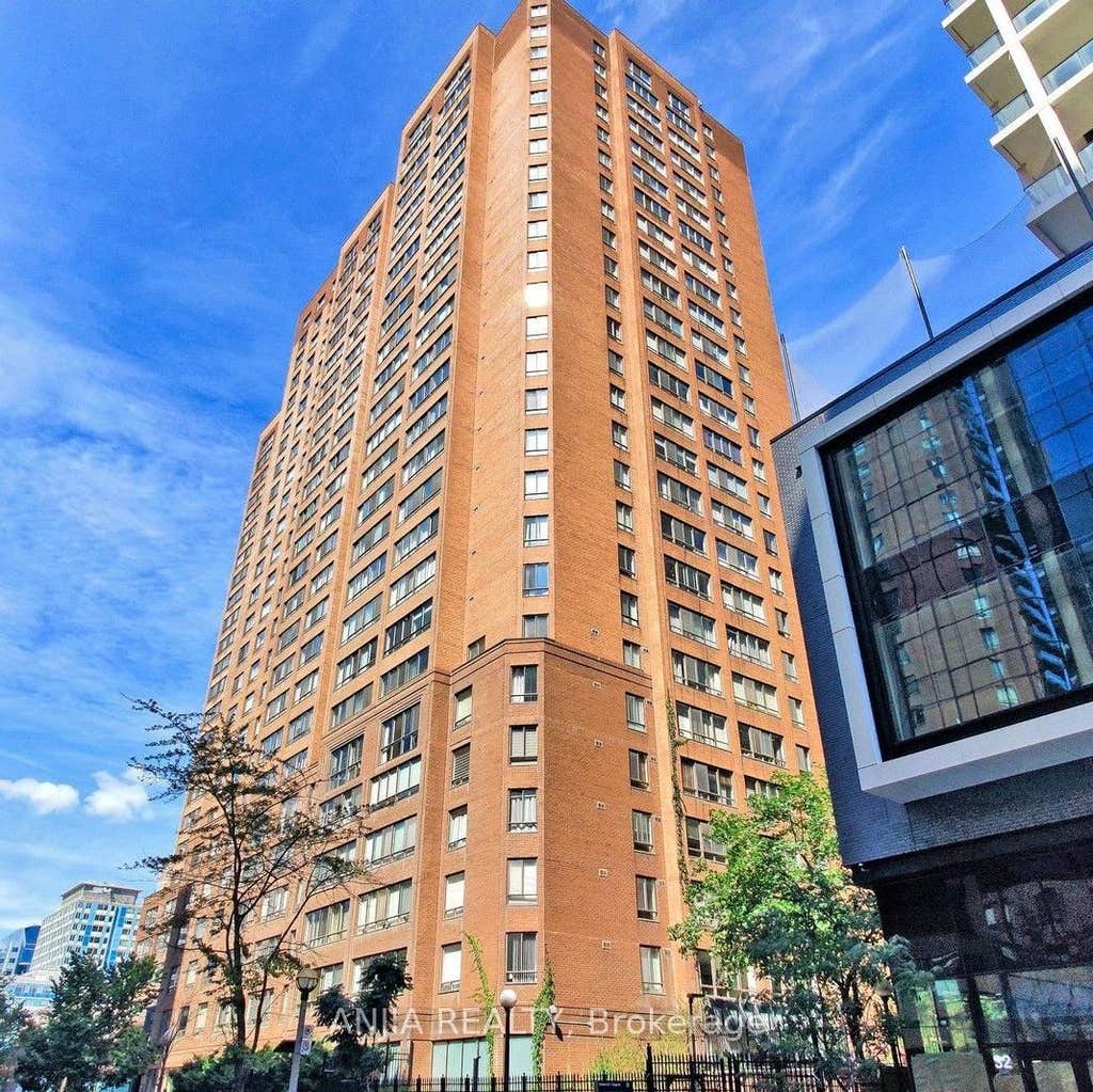 Photo of 633 Bay Street #912, Toronto, ON M5G 2G4 (MLS # C13665096)