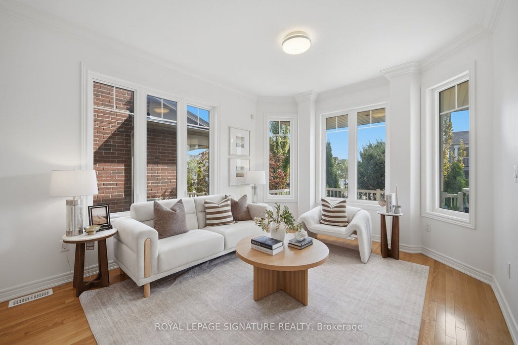 Photo of 8 Farmhouse Crescent, Richmond Hill, ON L4E 0K1 (MLS # N13815248)