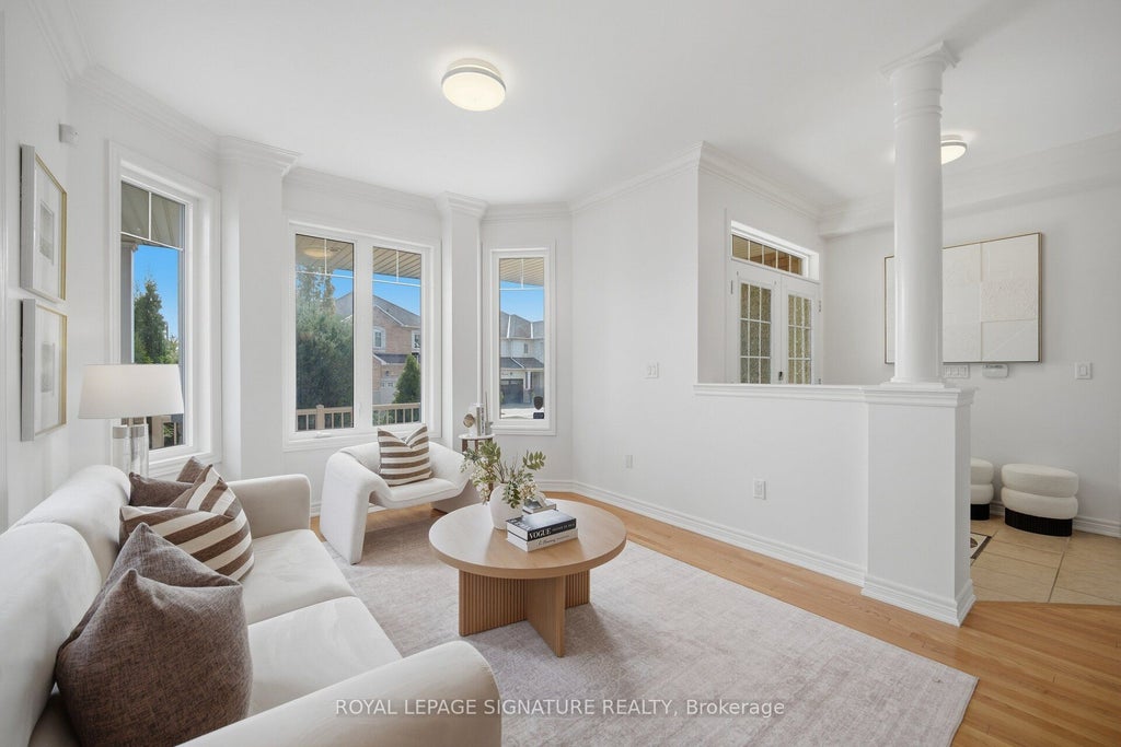 Photo of 8 Farmhouse Crescent, Richmond Hill, ON L4E 0K1 (MLS # N13815248)