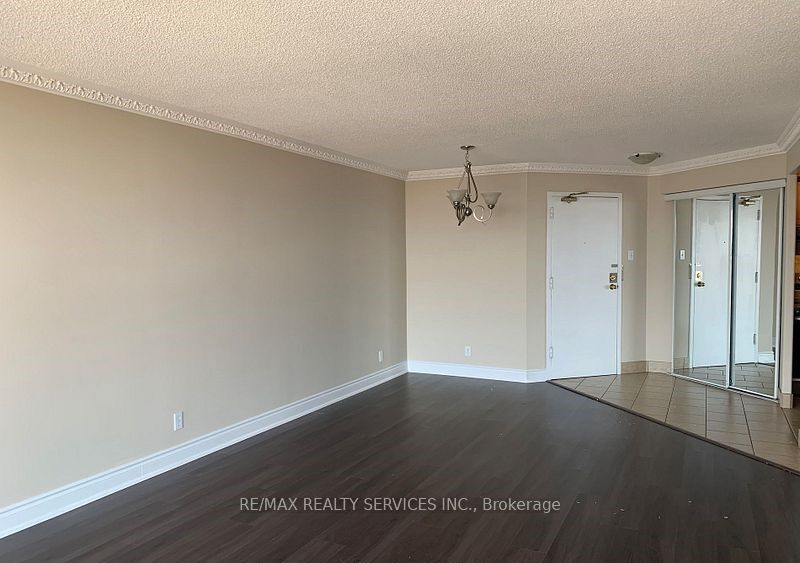 35 Trailwood Drive N 1412