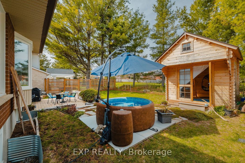 Photo of 312 Faraday Court, Waterloo, ON N2L 6A6 (MLS # X13050986)