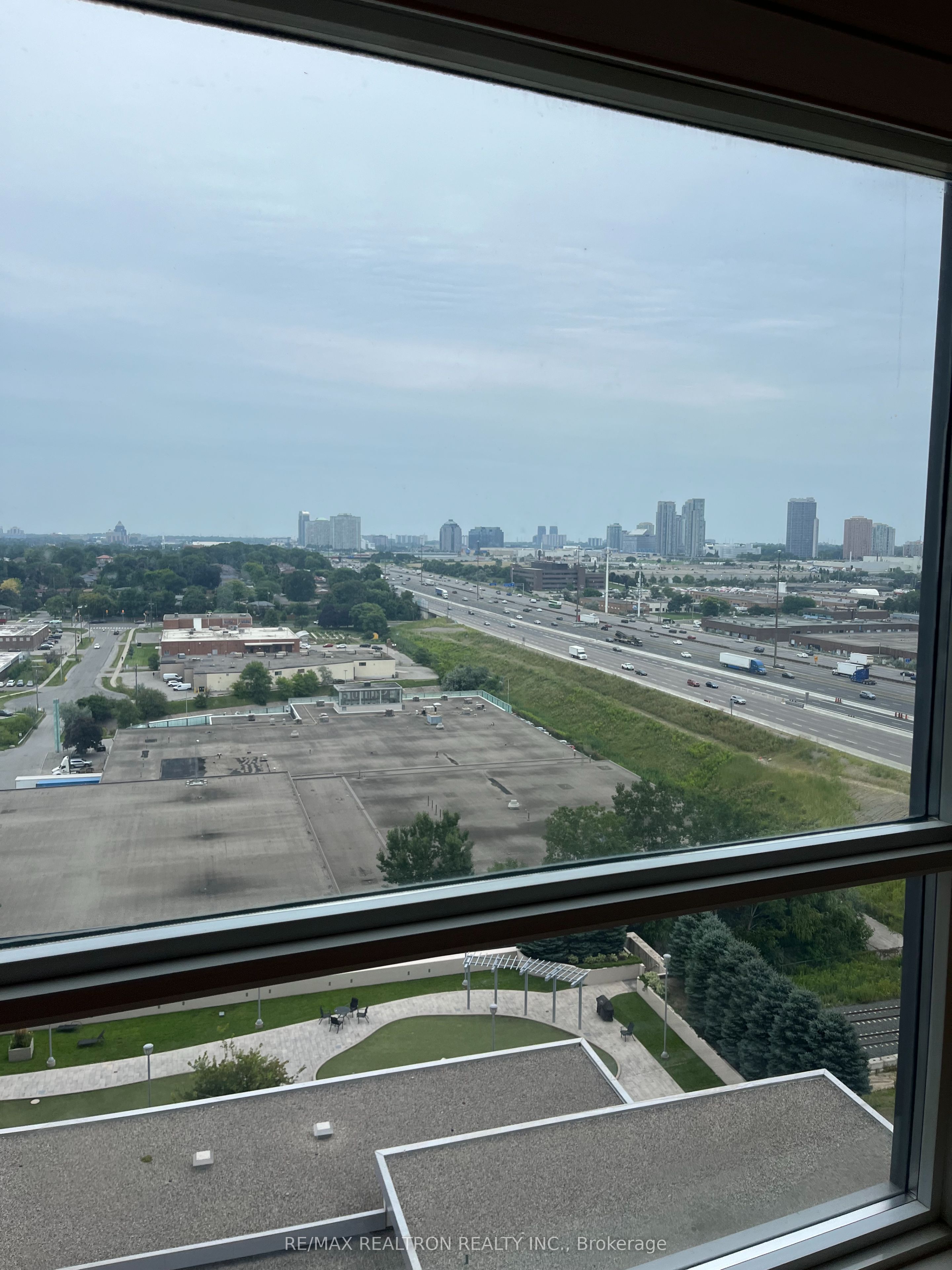 125 Village Green Square 1612