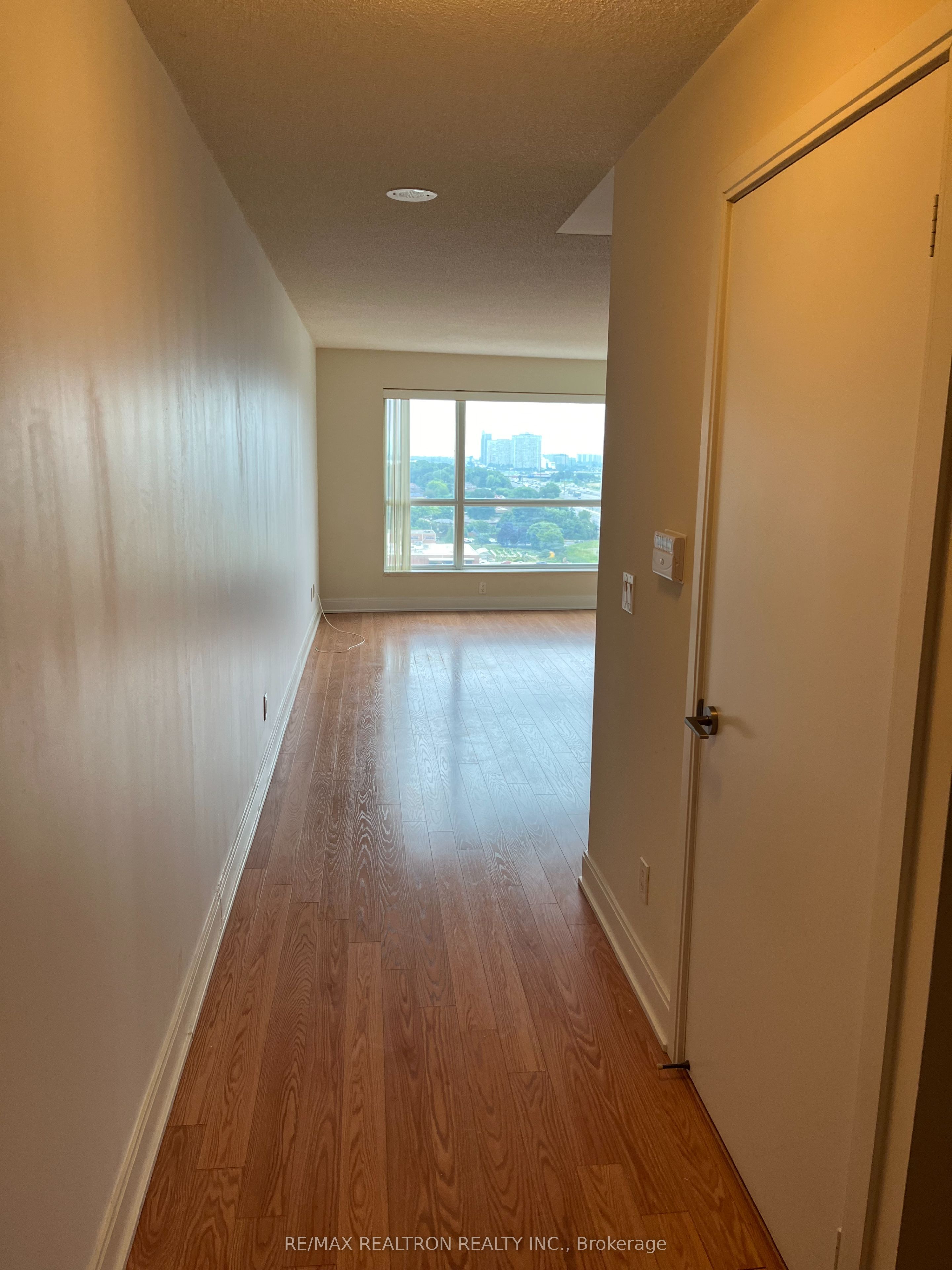125 Village Green Square 1612
