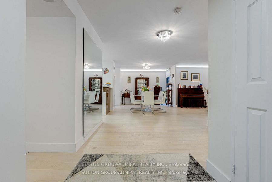278 Bloor Street E 805