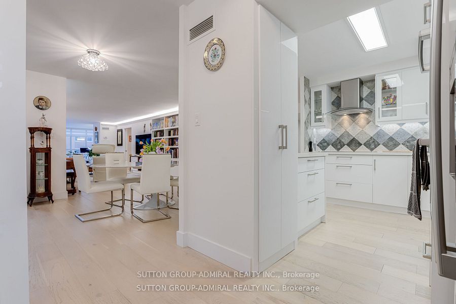 278 Bloor Street E 805