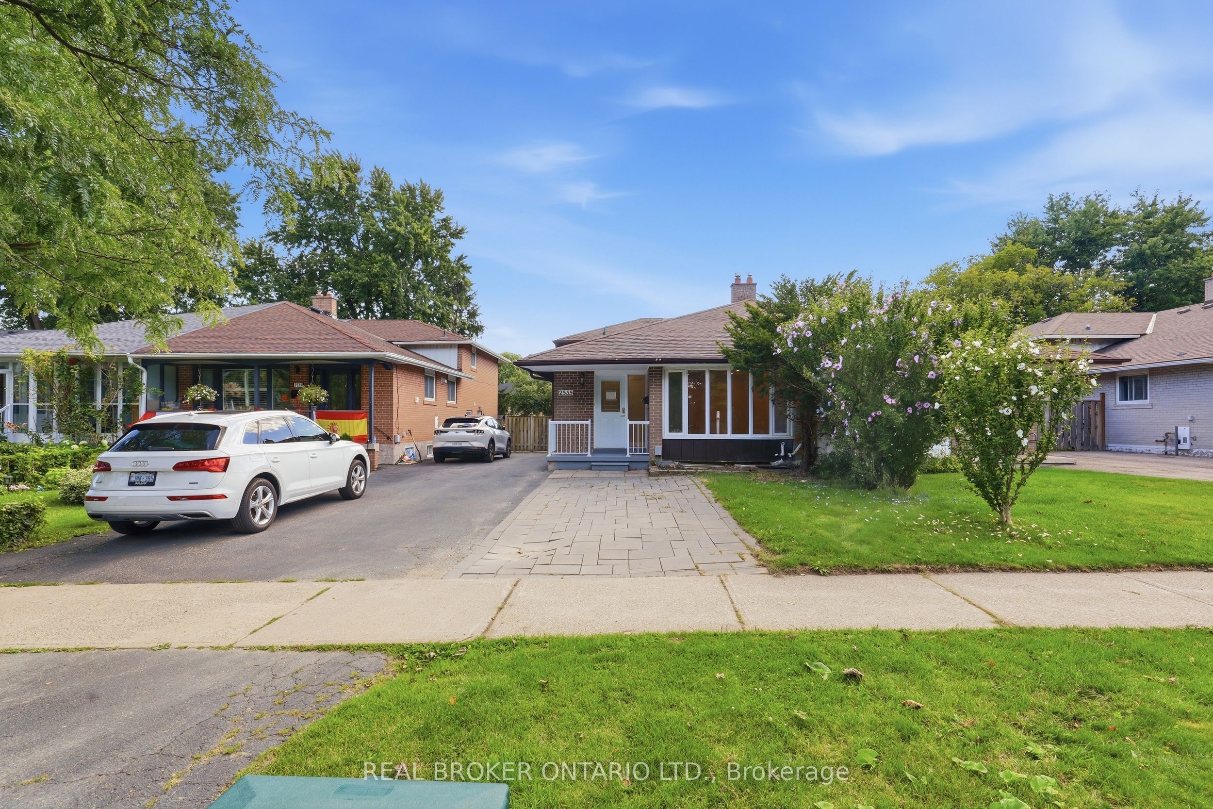 2535 Padstow Crescent