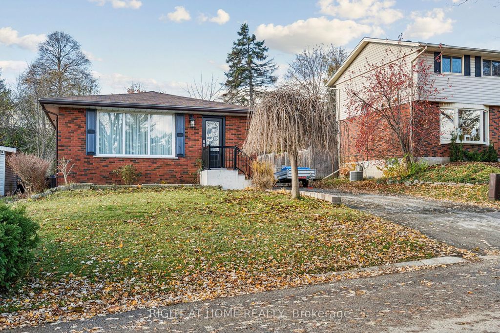 Photo of 16 Green Meadow Way, Hamilton, ON L9H 3Z3 (MLS # X12830582)