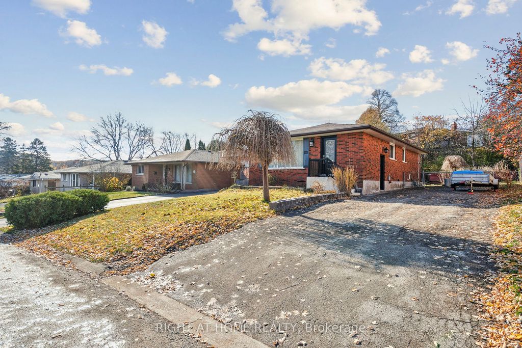 Photo of 16 Green Meadow Way, Hamilton, ON L9H 3Z3 (MLS # X12830582)