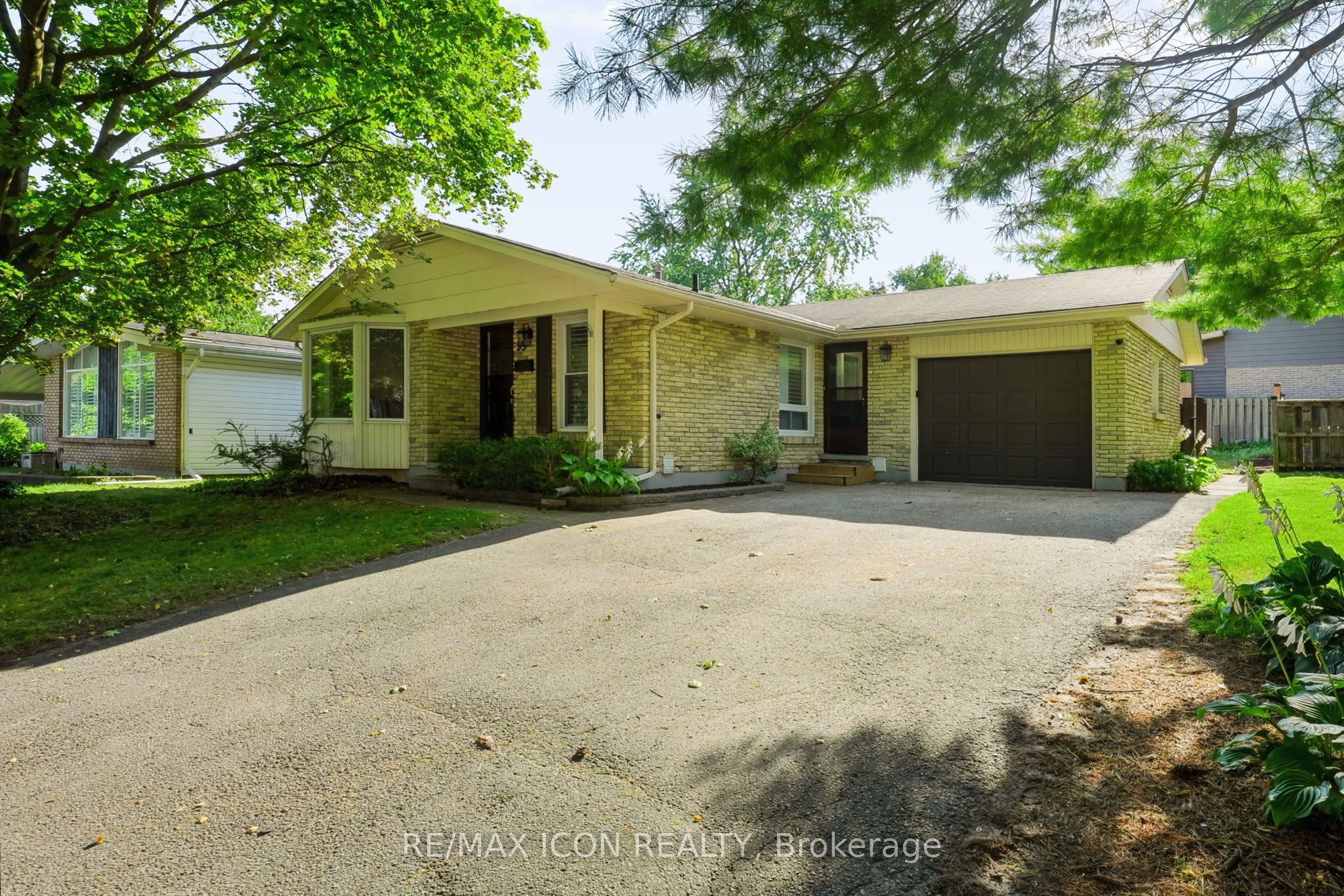 95 Underhill Crescent