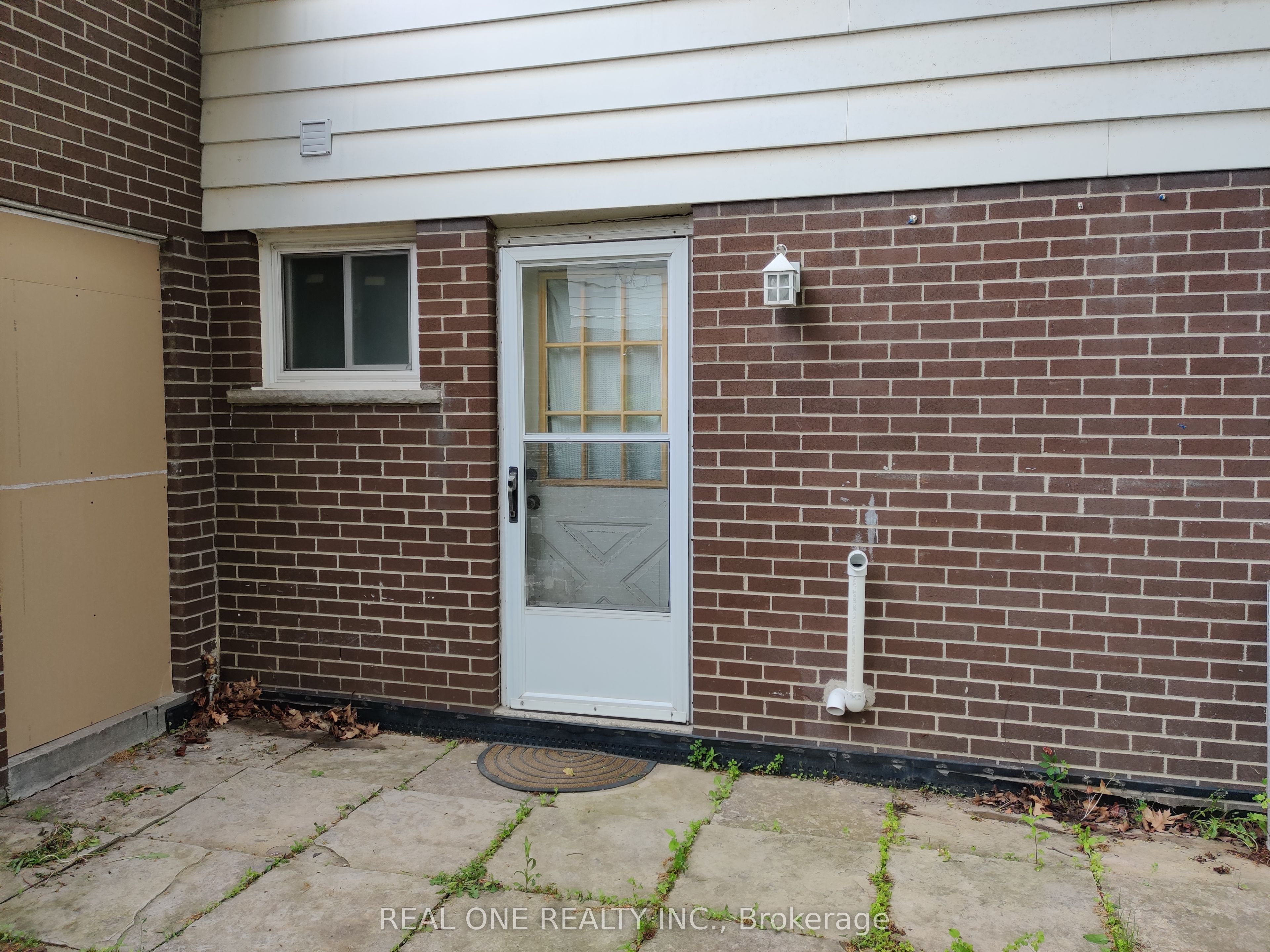 93 Southdale Drive Back unit