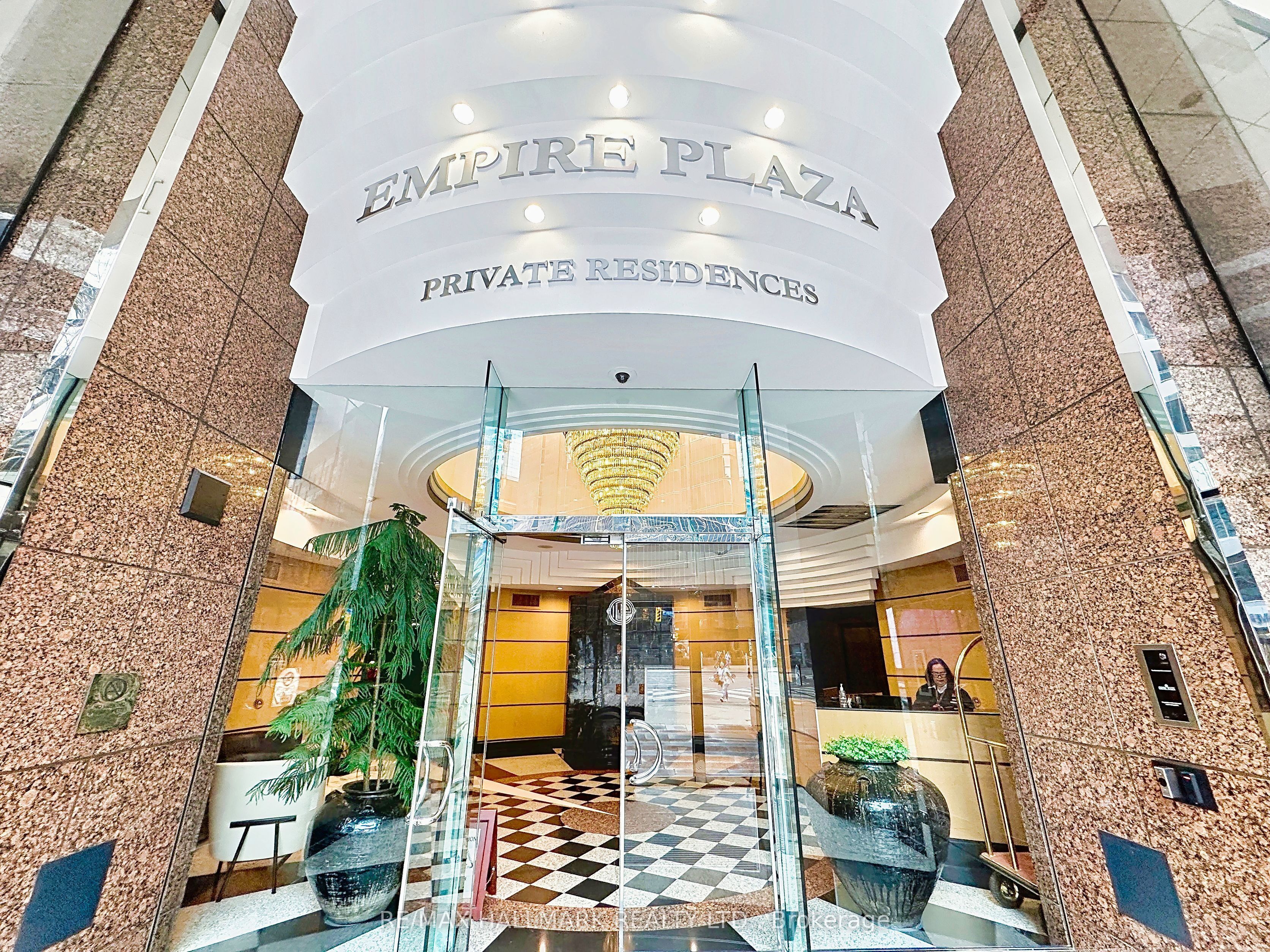 33 University Avenue 302