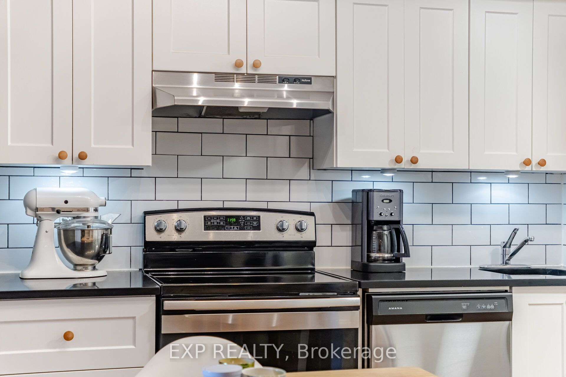 60 Heintzman Street 1030