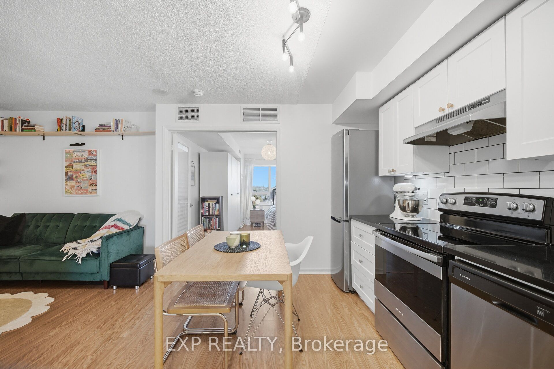 60 Heintzman Street 1030