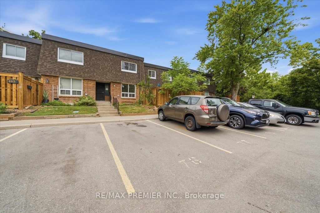 Photo of 485 Timber Lane, Burlington, ON L7L 4B1 (MLS # W13715952)