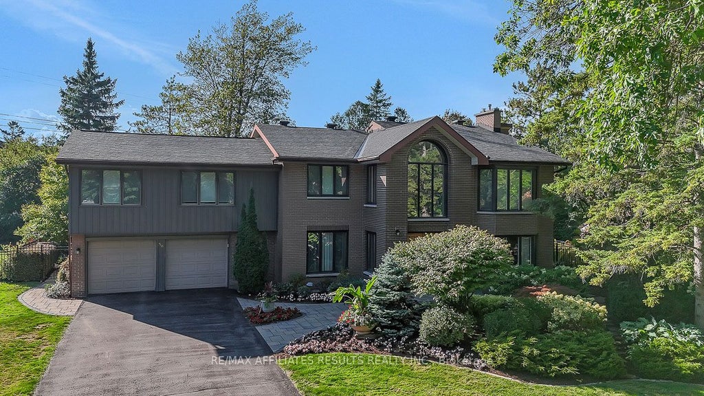 Photo of 30 Pentland Crescent, Kanata, ON K2K 1V5 (MLS # X13523928)