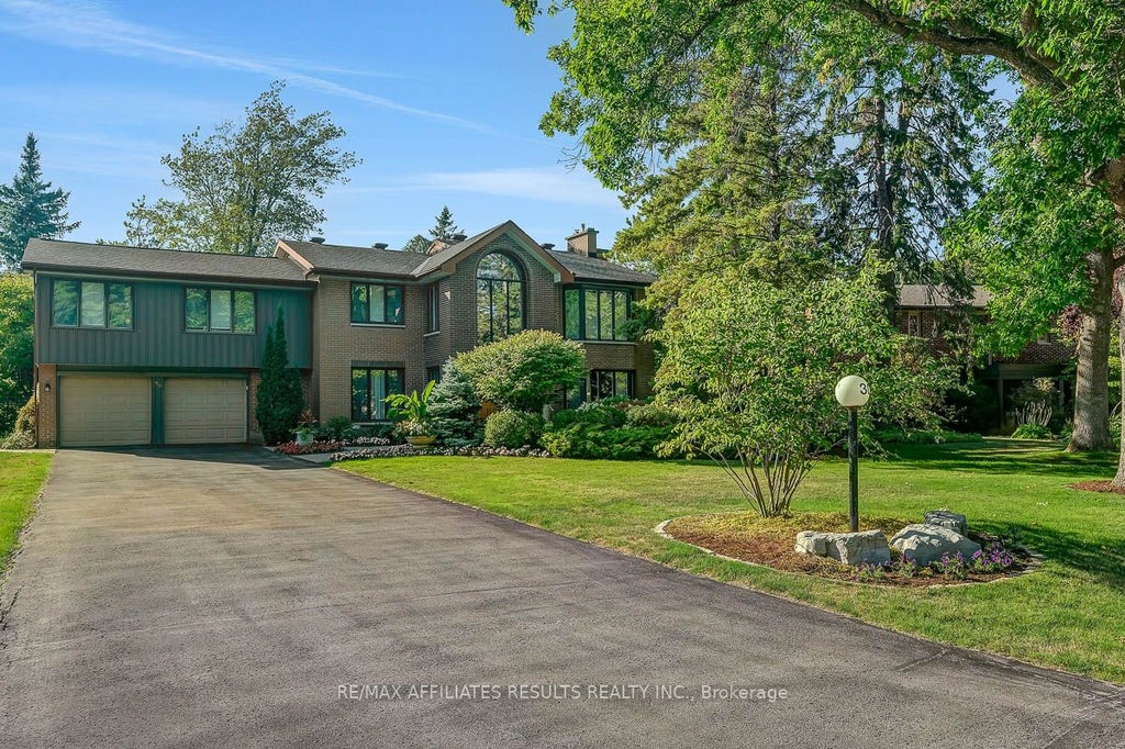 Photo of 30 Pentland Crescent, Kanata, ON K2K 1V5 (MLS # X13523928)