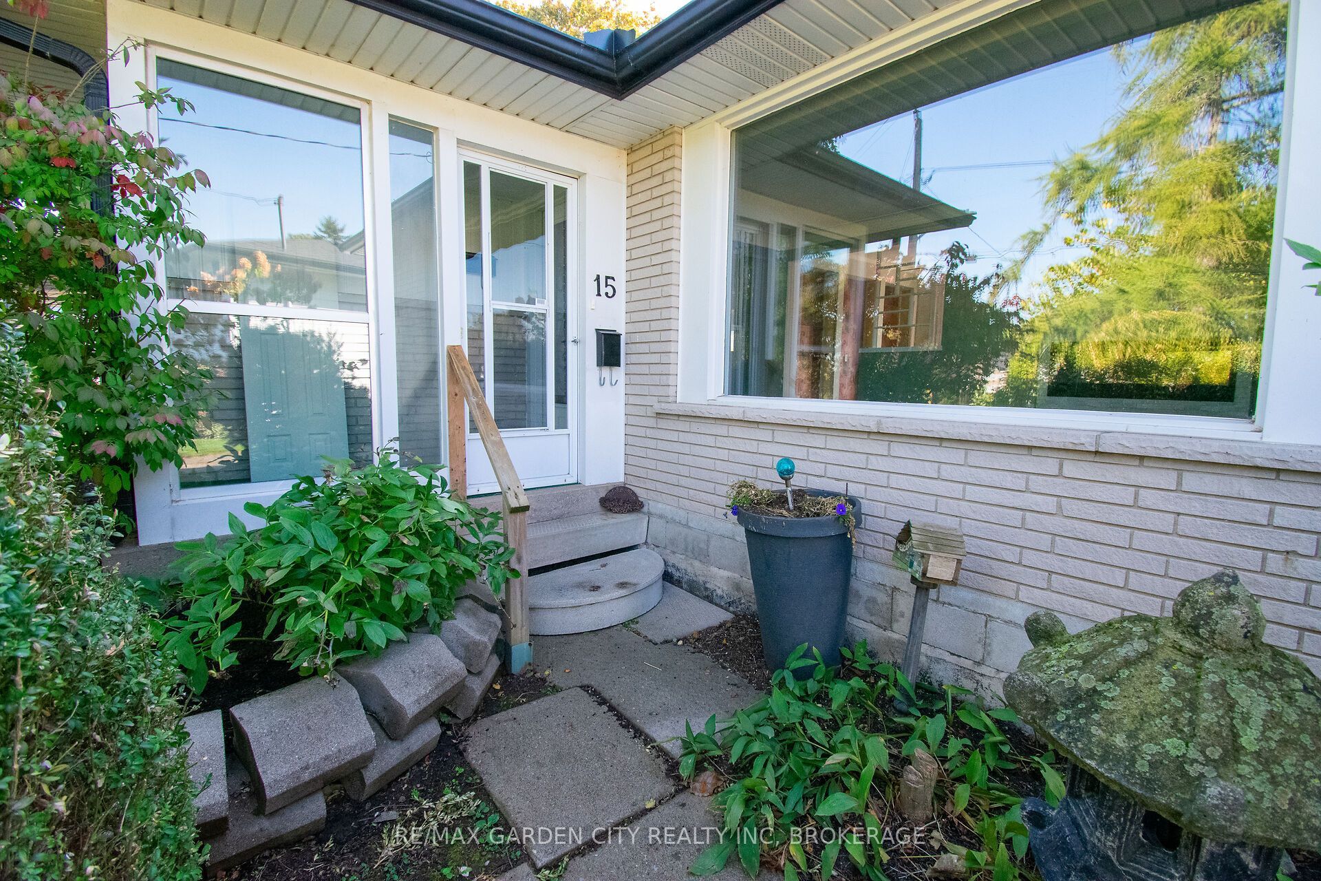 15 Karen Crescent