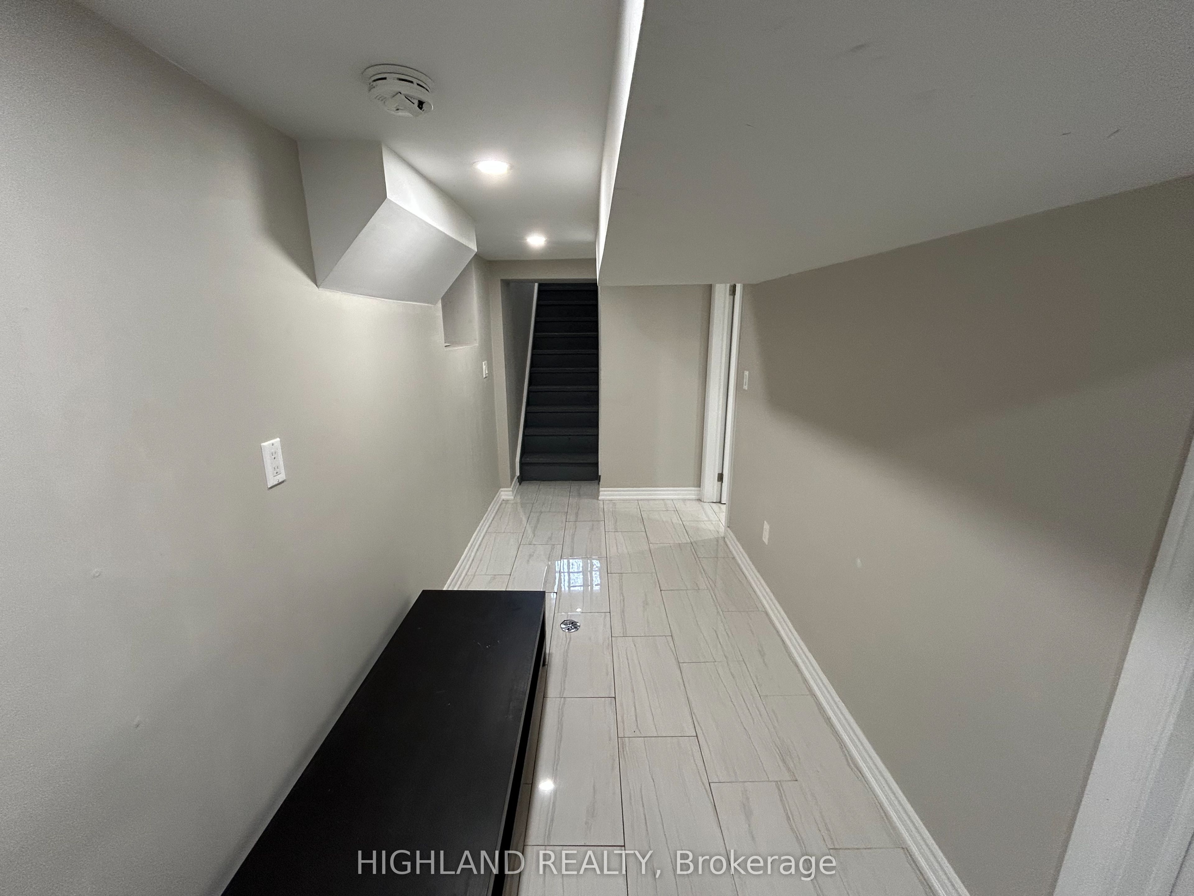 879 Lansdowne Avenue