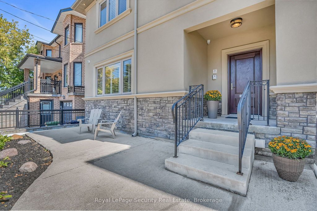 Photo of 7 Avalon Avenue, Toronto, ON M6N 4V4 (MLS # W12403069)