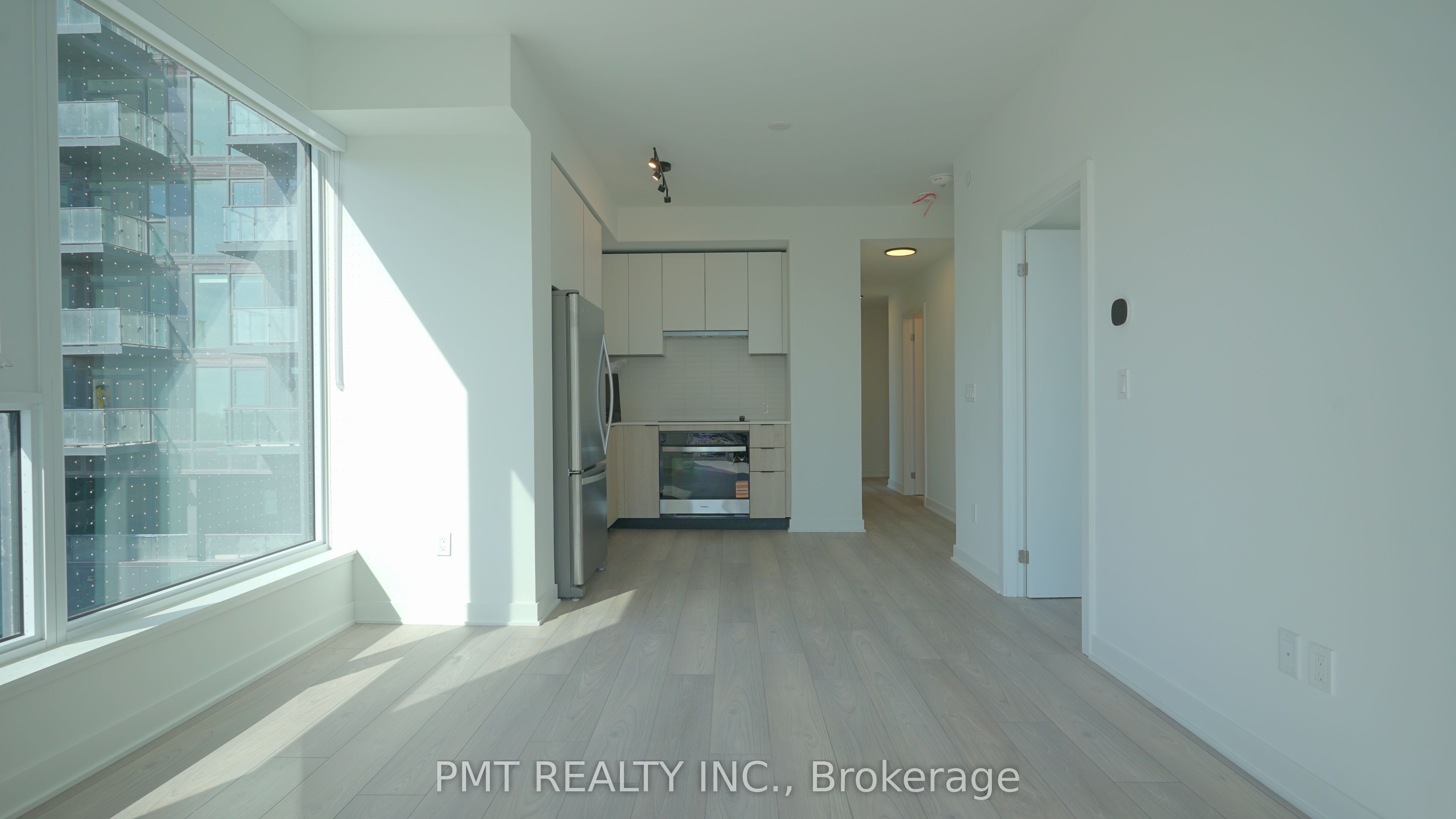 1007 The Queensway N/A 318