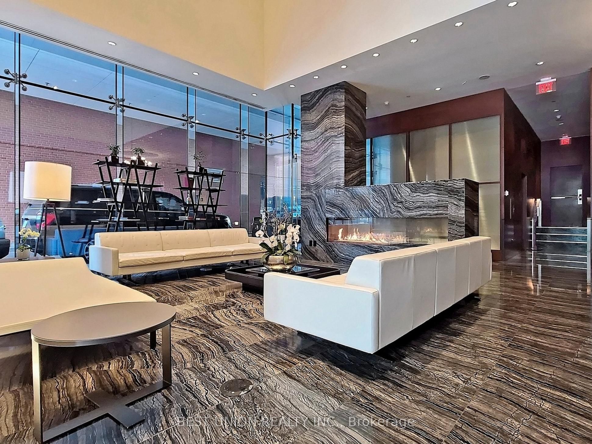 180 University Avenue 5301