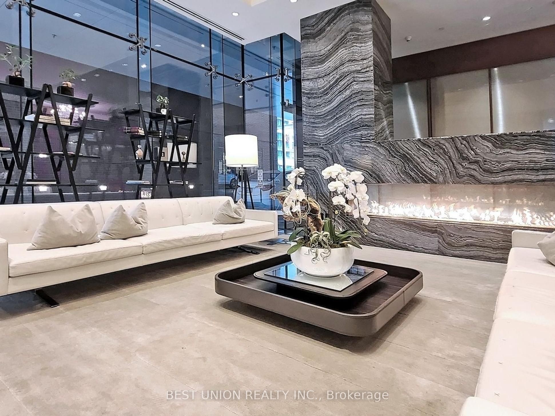 180 University Avenue 5301