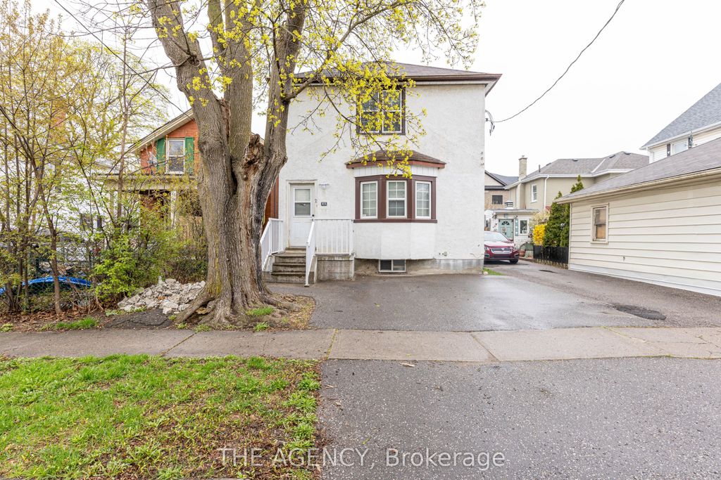 Photo of 63 Hogarth St Street, Oshawa, ON L1H 1Y5 (MLS # E13075744)