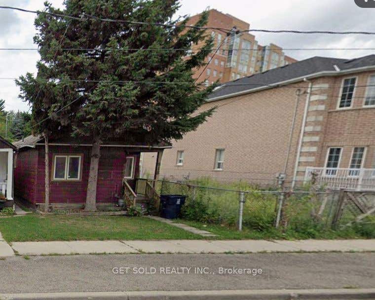 Photo of 918 Keele Street, Toronto, ON M6N 3E7 (MLS # W13657042)