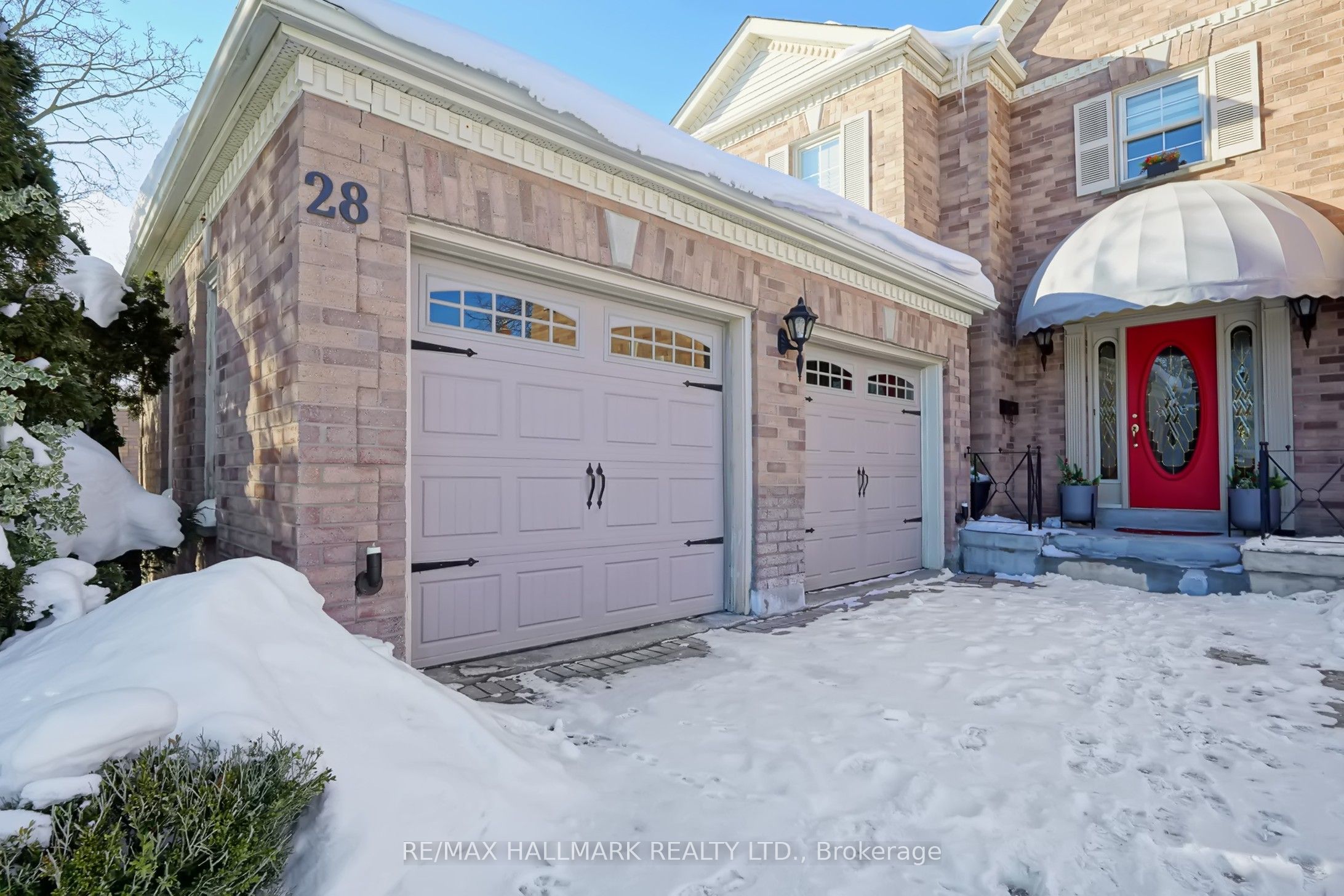 28 WHITE LODGE Crescent