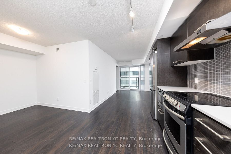 87 Peter Street 719