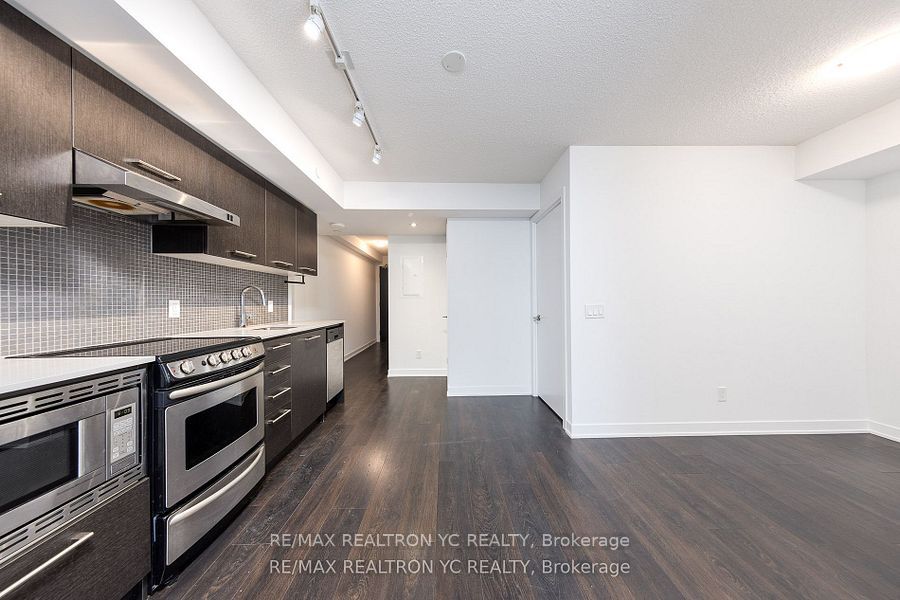 87 Peter Street 719