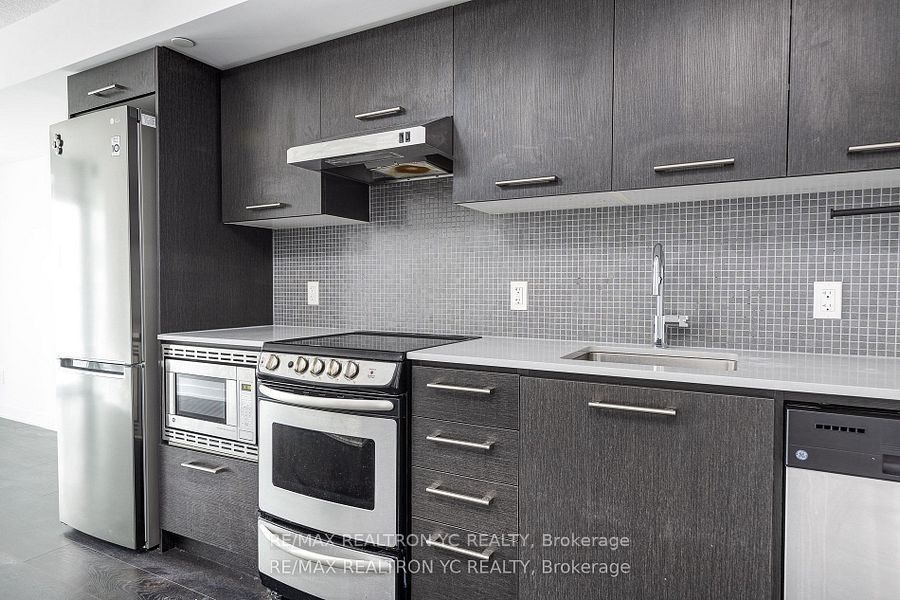 87 Peter Street 719