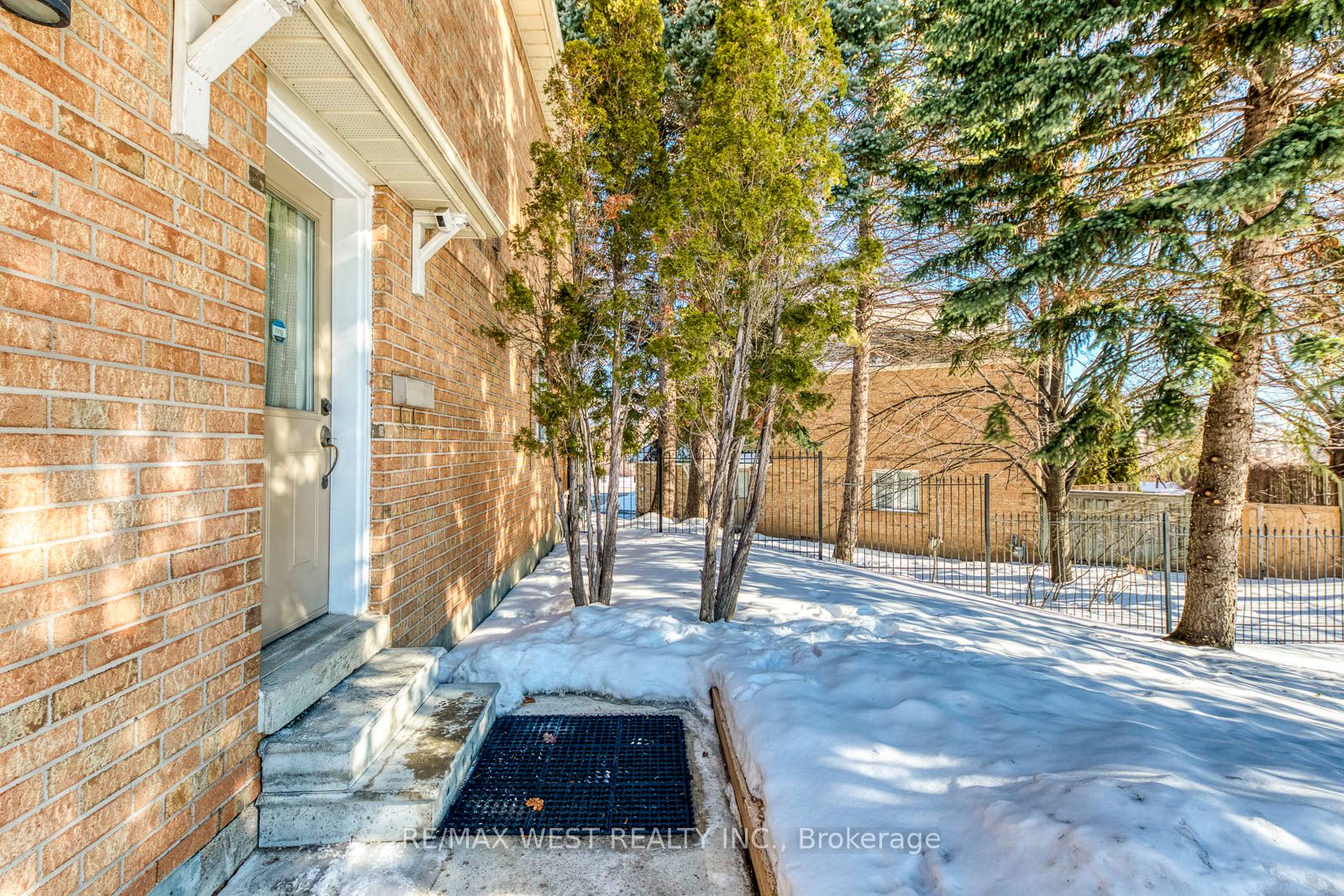 99 Bristol Road E 153