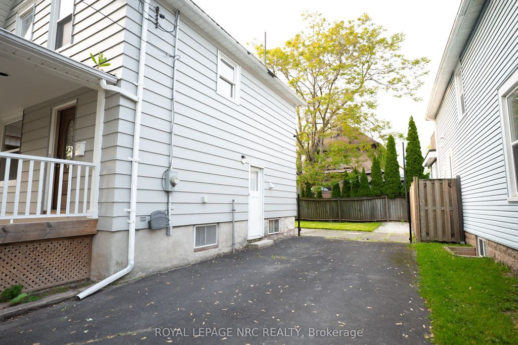 Photo of 4713 Cookman Crescent, Niagara Falls, ON L2E 1C1 (MLS # X12525910)