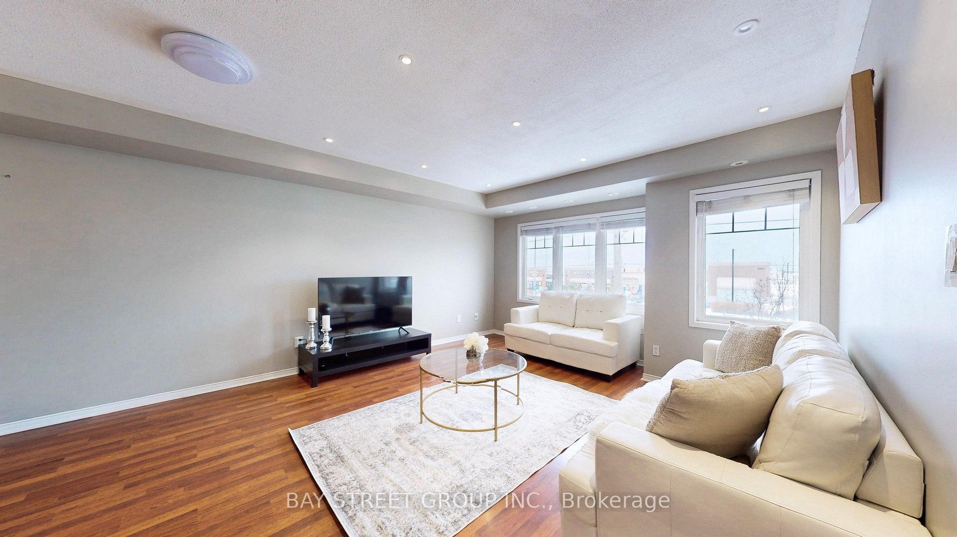 3975 Eglinton Avenue W 13