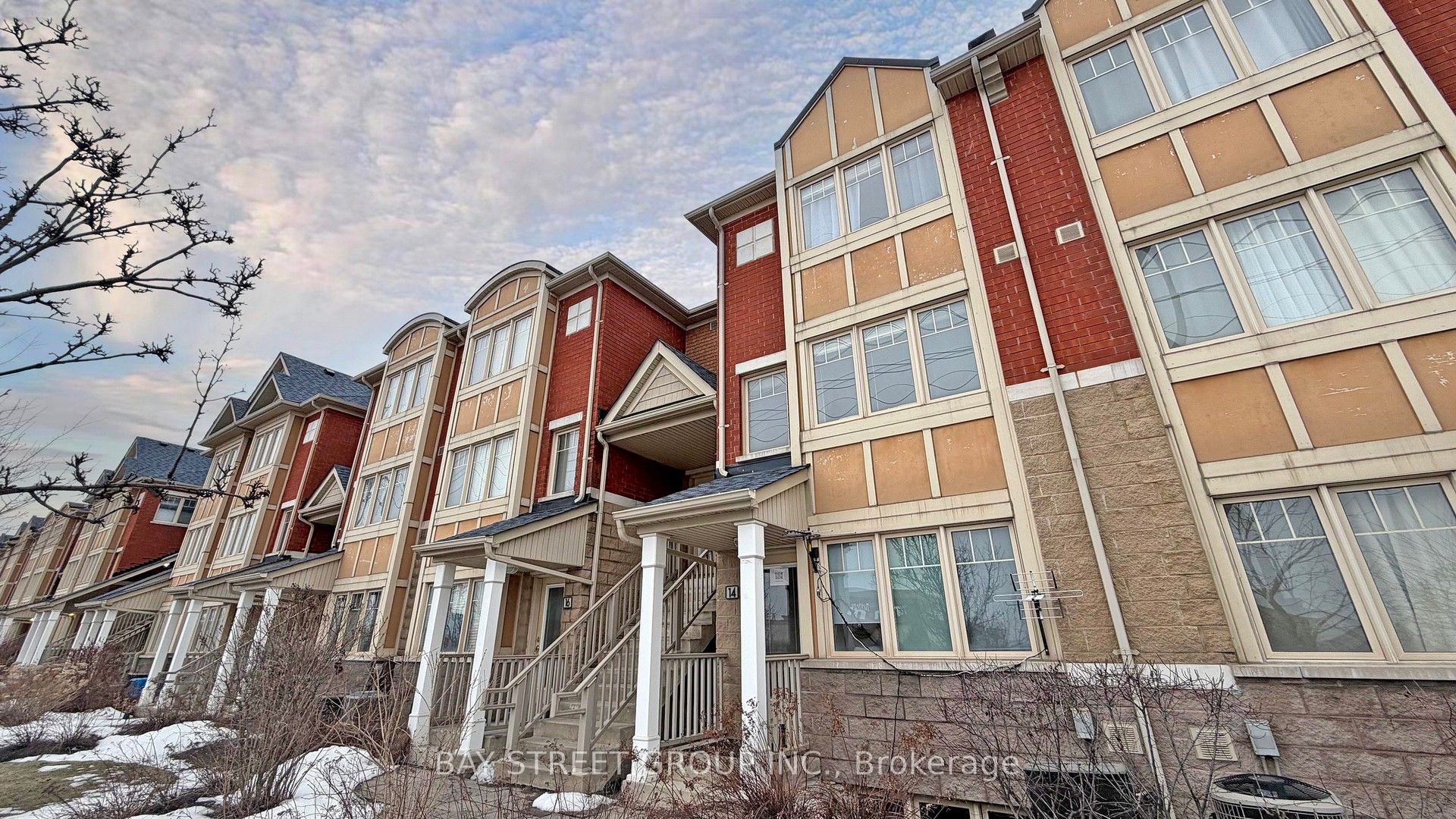 3975 Eglinton Avenue W 13