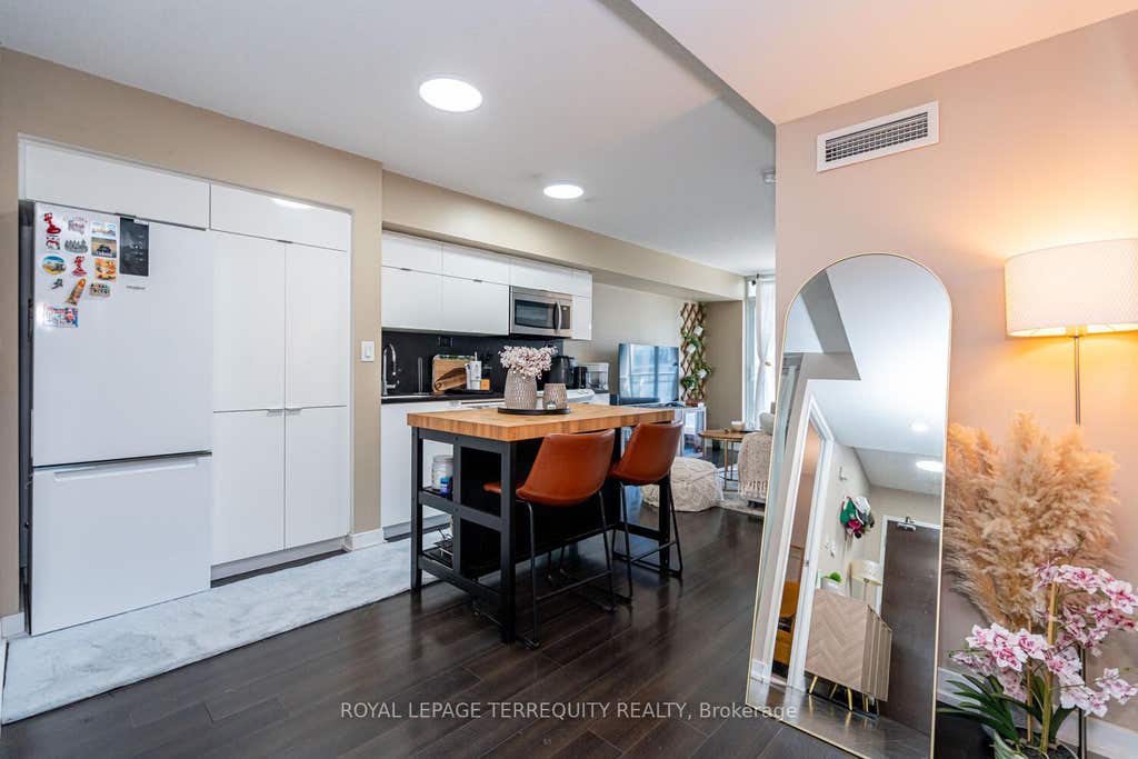 Photo of 151 Dan Leckie Way #610, Toronto, ON M5V 4B2 (MLS # C13642256)