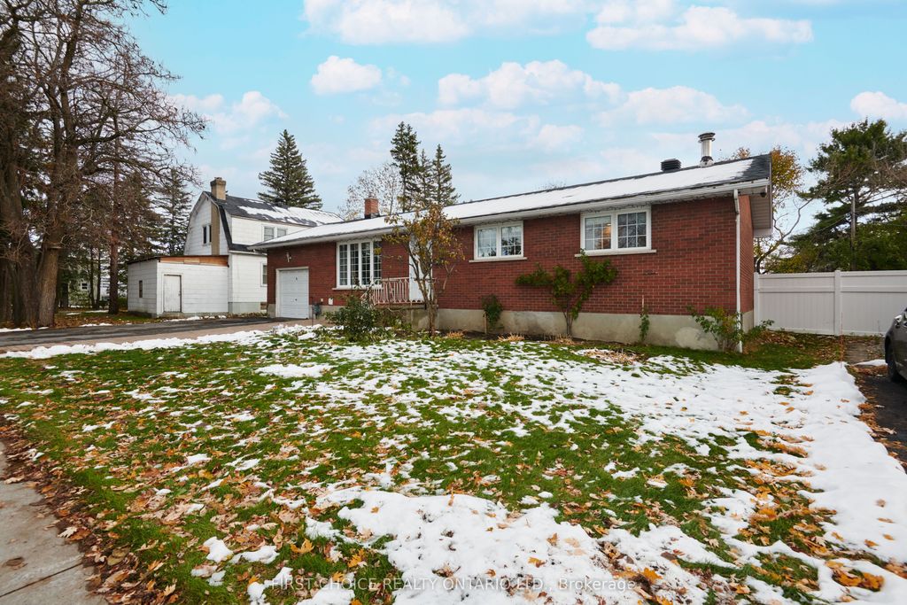 Photo of 22 Meadowlands Drive W, Meadowlands - Crestview and Area, ON K2G 2R4 (MLS # X12582060)