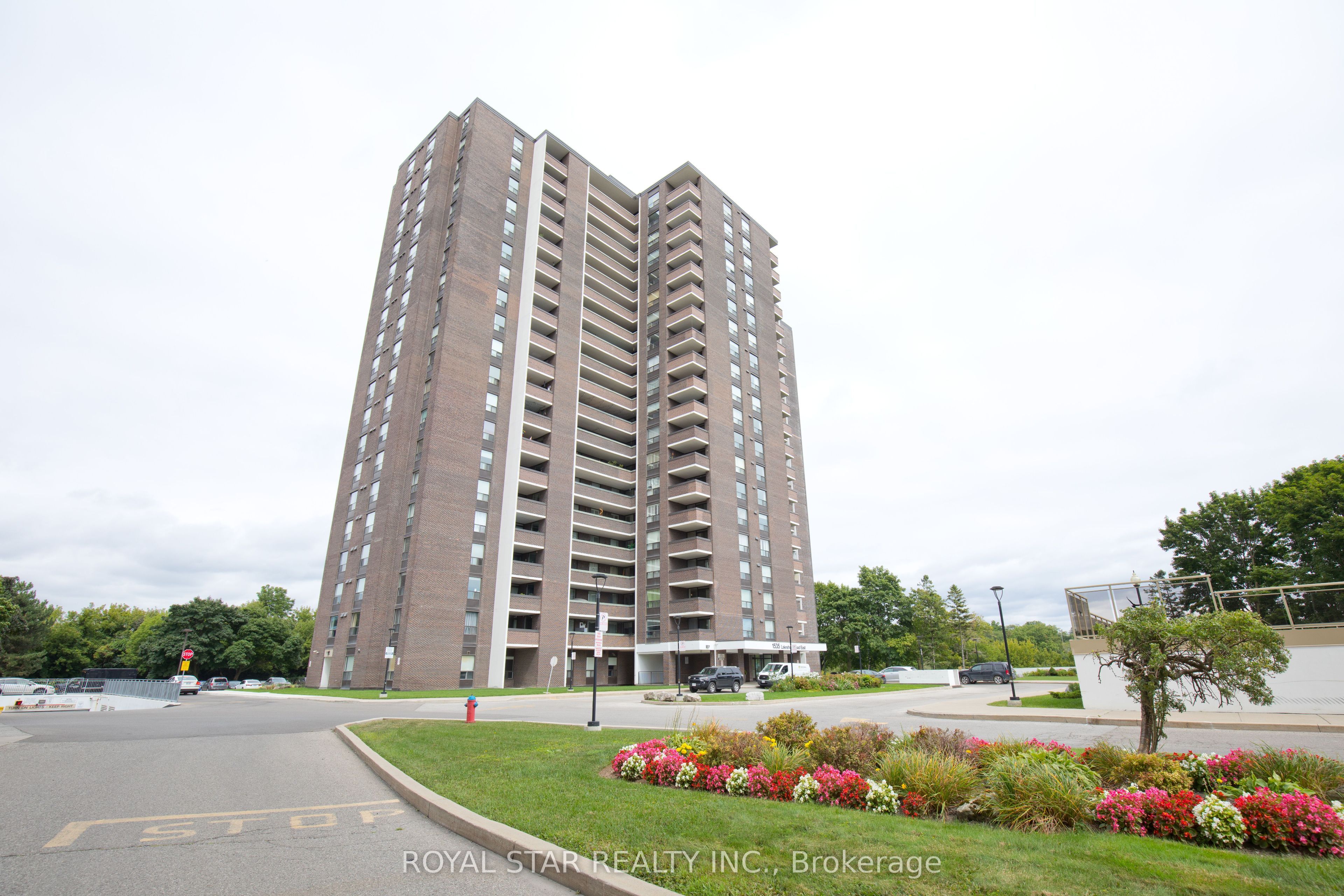 1535 Lakeshore Road E 1607