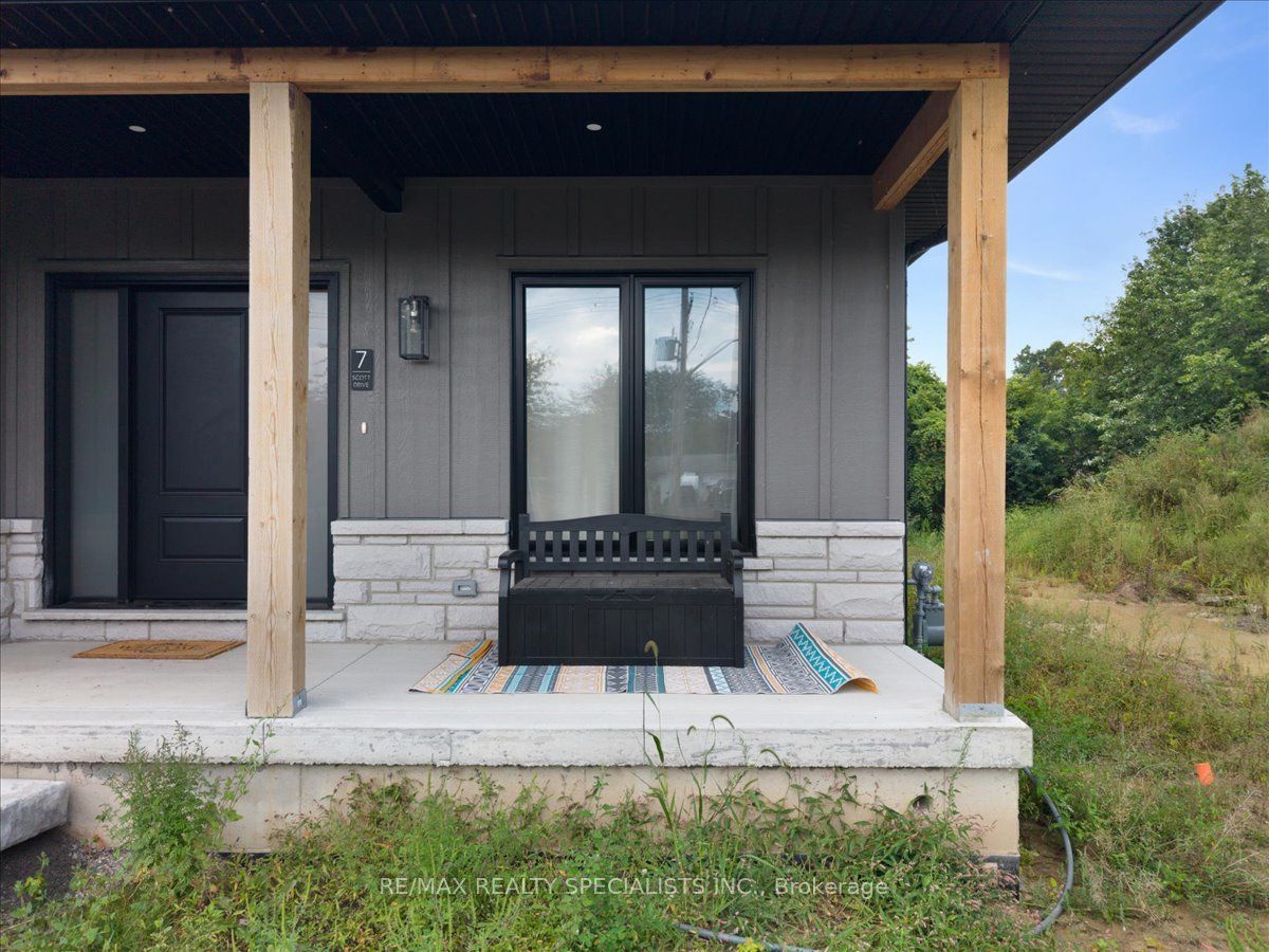 7 Scott Drive