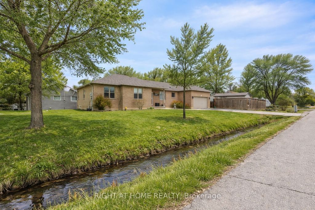 Photo of 301 Mud Street E, Hamilton, ON L8J 2X7 (MLS # X12894184)