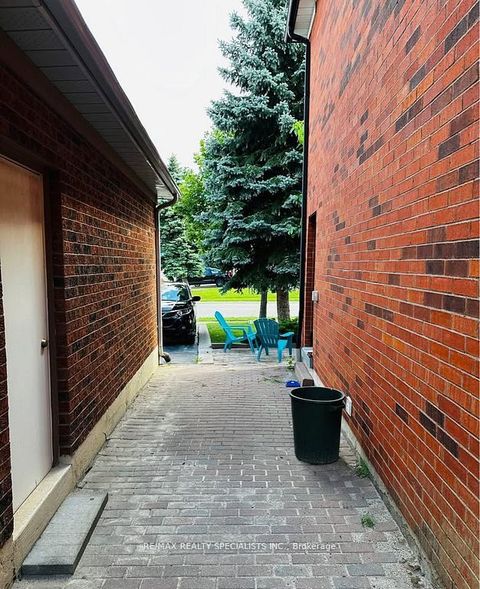 59 Black Oak Drive Brampton ON L6R 1B9