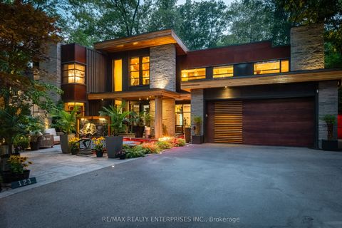 123 Kenollie Avenue Mississauga ON L5G 2H7