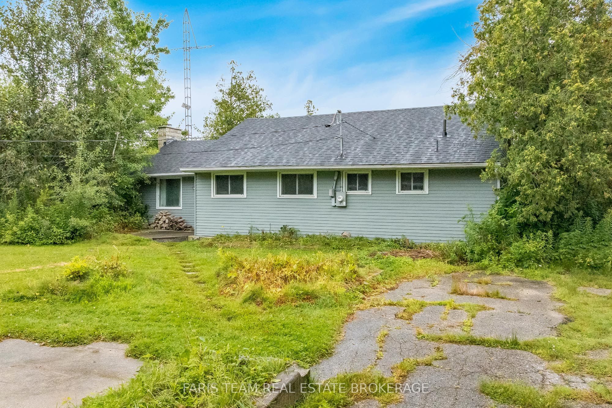 1467 Cunningham Crescent