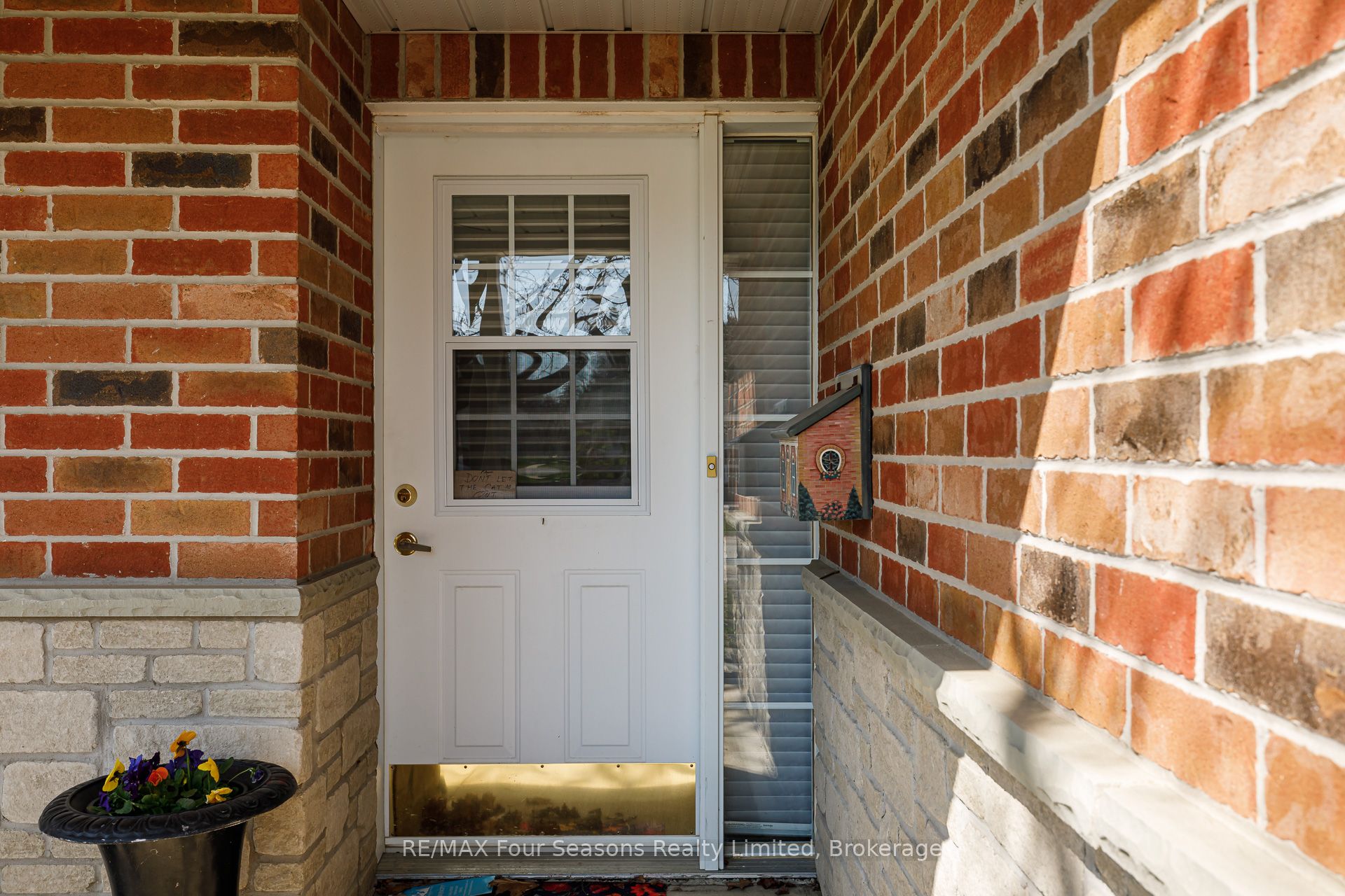275 Huron Street 8