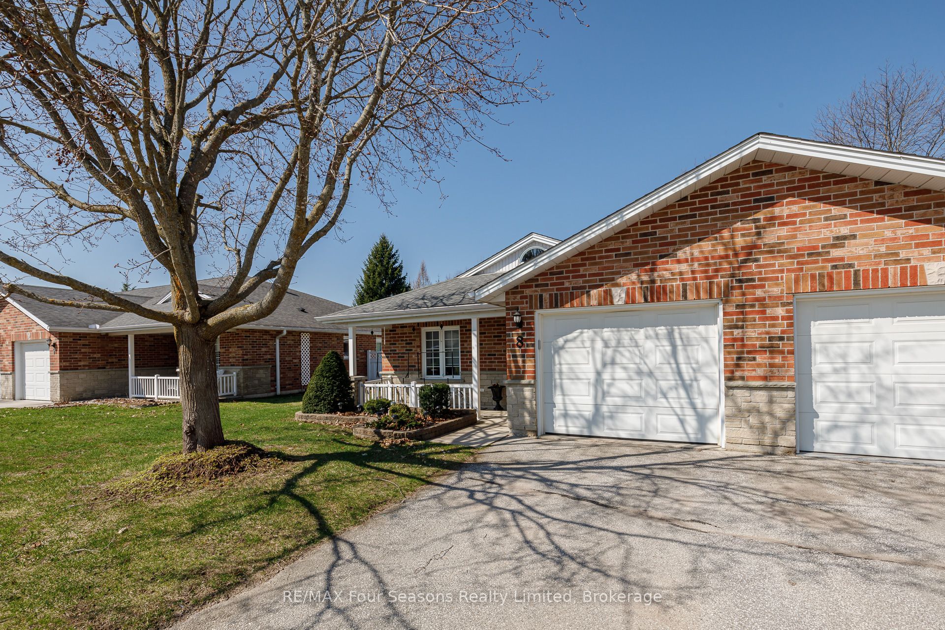 275 Huron Street 8